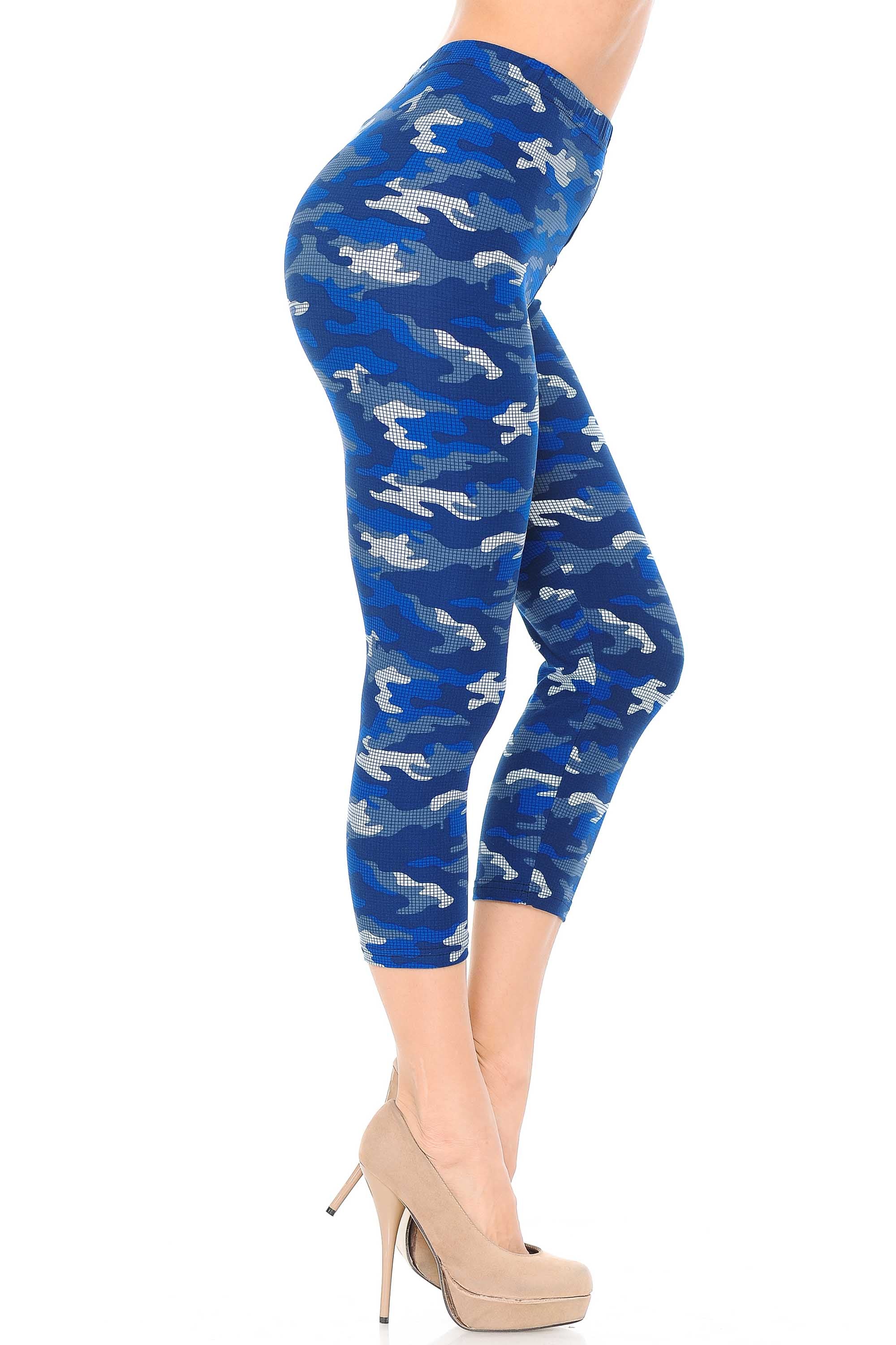 Buttery Soft Blue Grid Camouflage Capris (One Size Regular,Blue)
