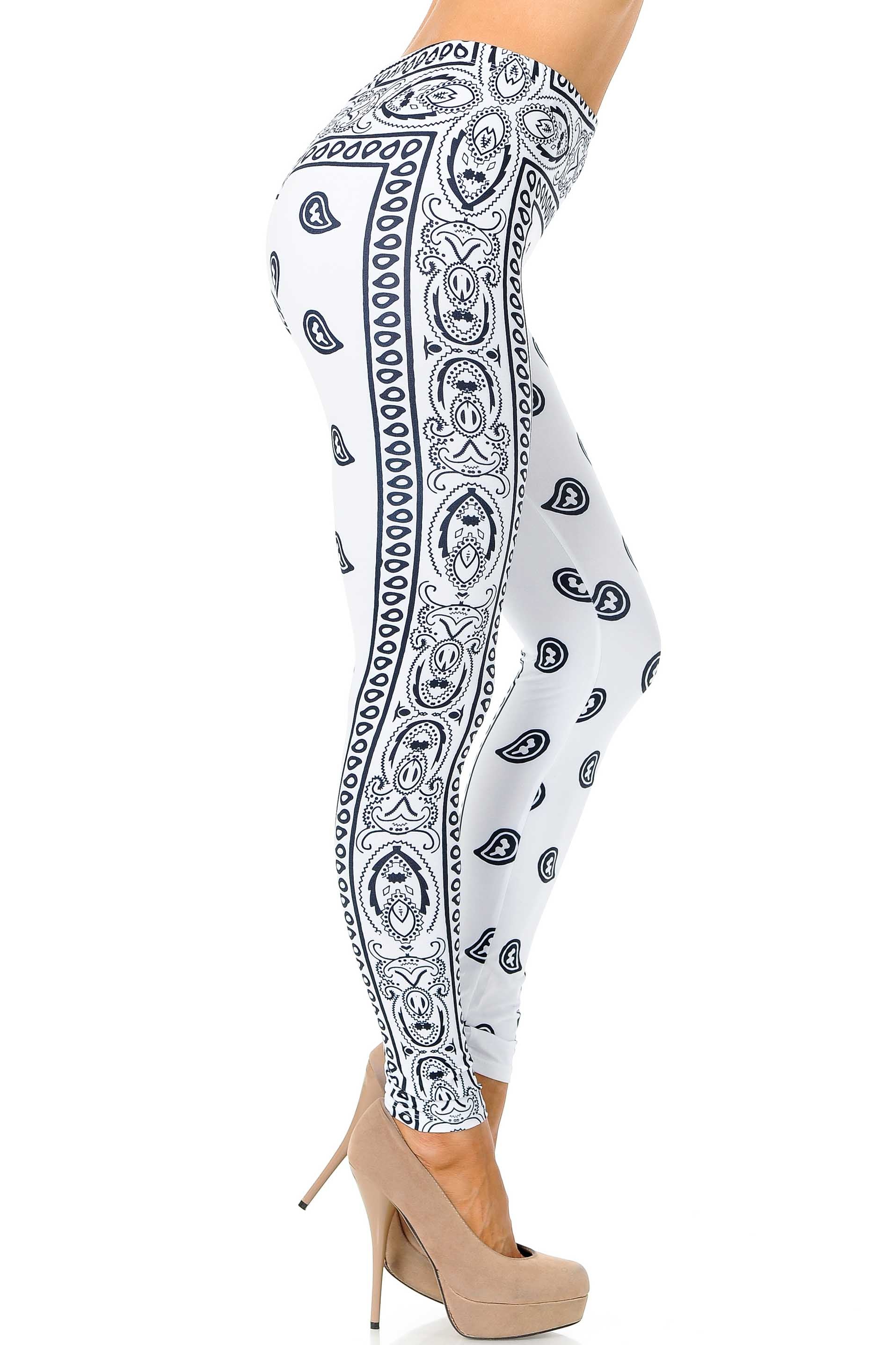 Creamy Soft White Bandana Extra Plus Size Leggings - 3X-5X - USA Fashion (XPlus One Size,White)