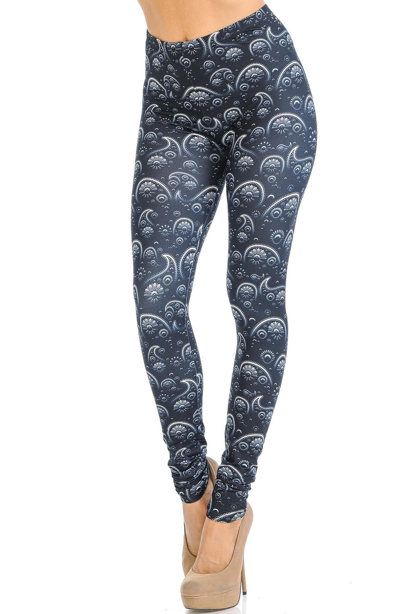 Creamy Soft Fading Paisley Leggings - Signature Collection (One Size Regular,Black)