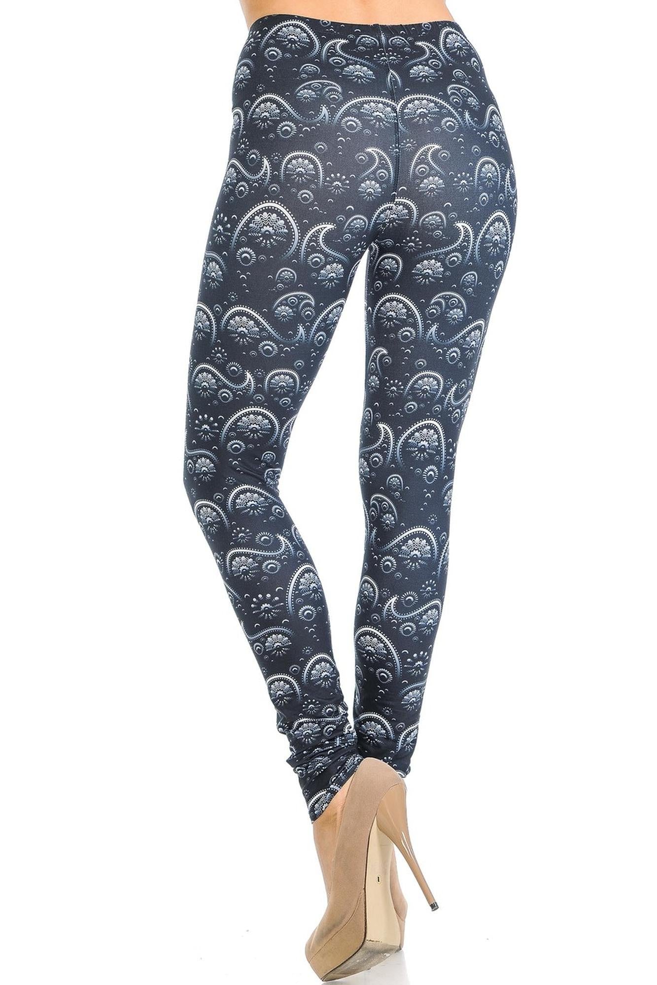 Creamy Soft Fading Paisley Leggings - Signature Collection (One Size Regular,Black)