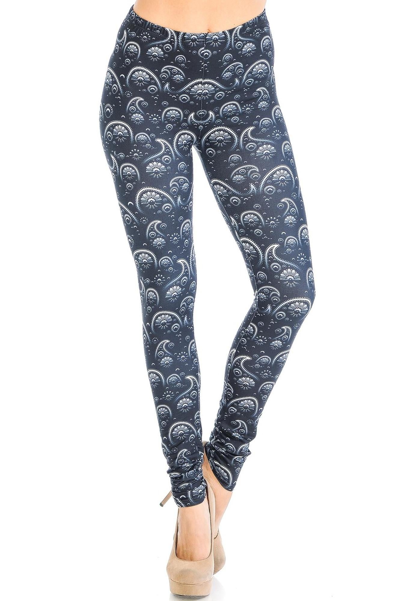 Creamy Soft Fading Paisley Leggings - Signature Collection (One Size Regular,Black)