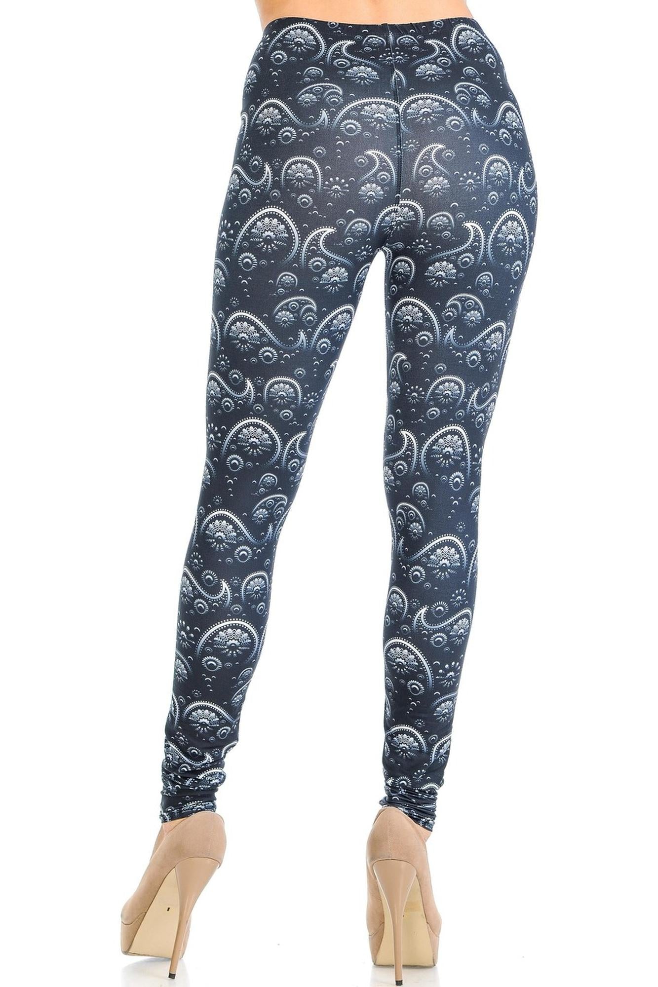 Creamy Soft Fading Paisley Leggings - Signature Collection (One Size Regular,Black)