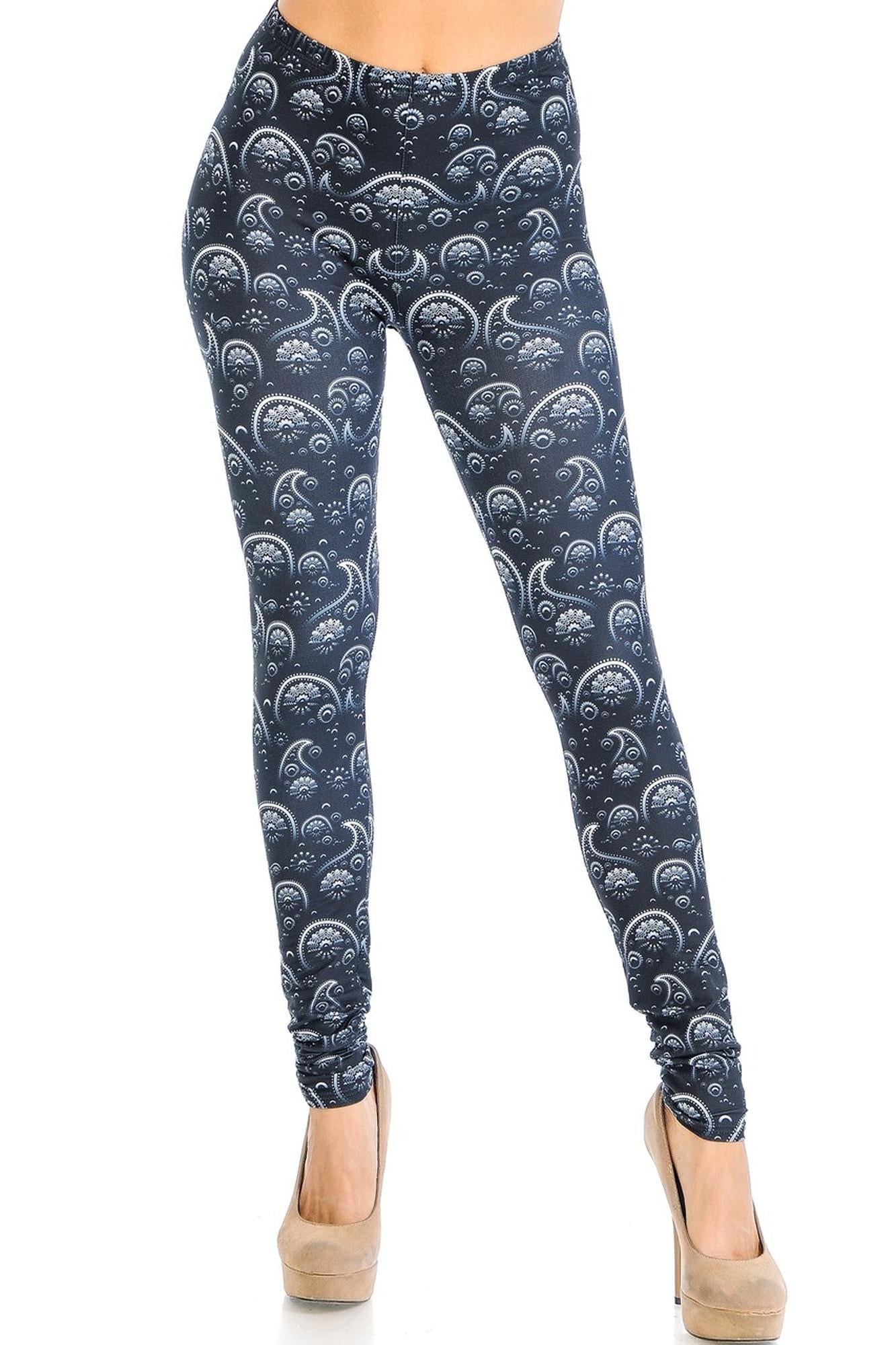 Creamy Soft Fading Paisley Leggings - Signature Collection (One Size Regular,Black)