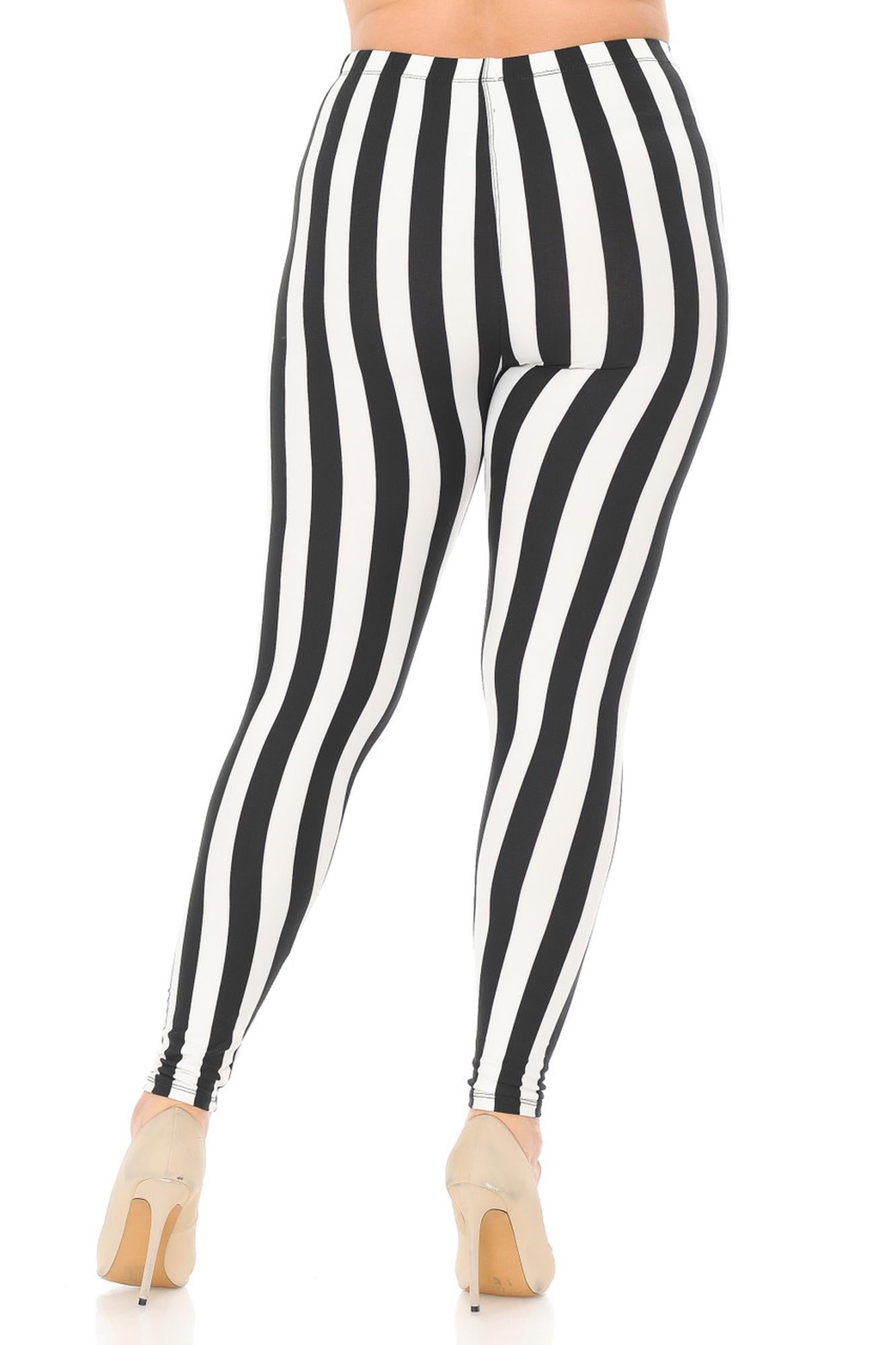 Buttery Soft Beetlejuice Plus Size Leggings (One Size Plus,Black)