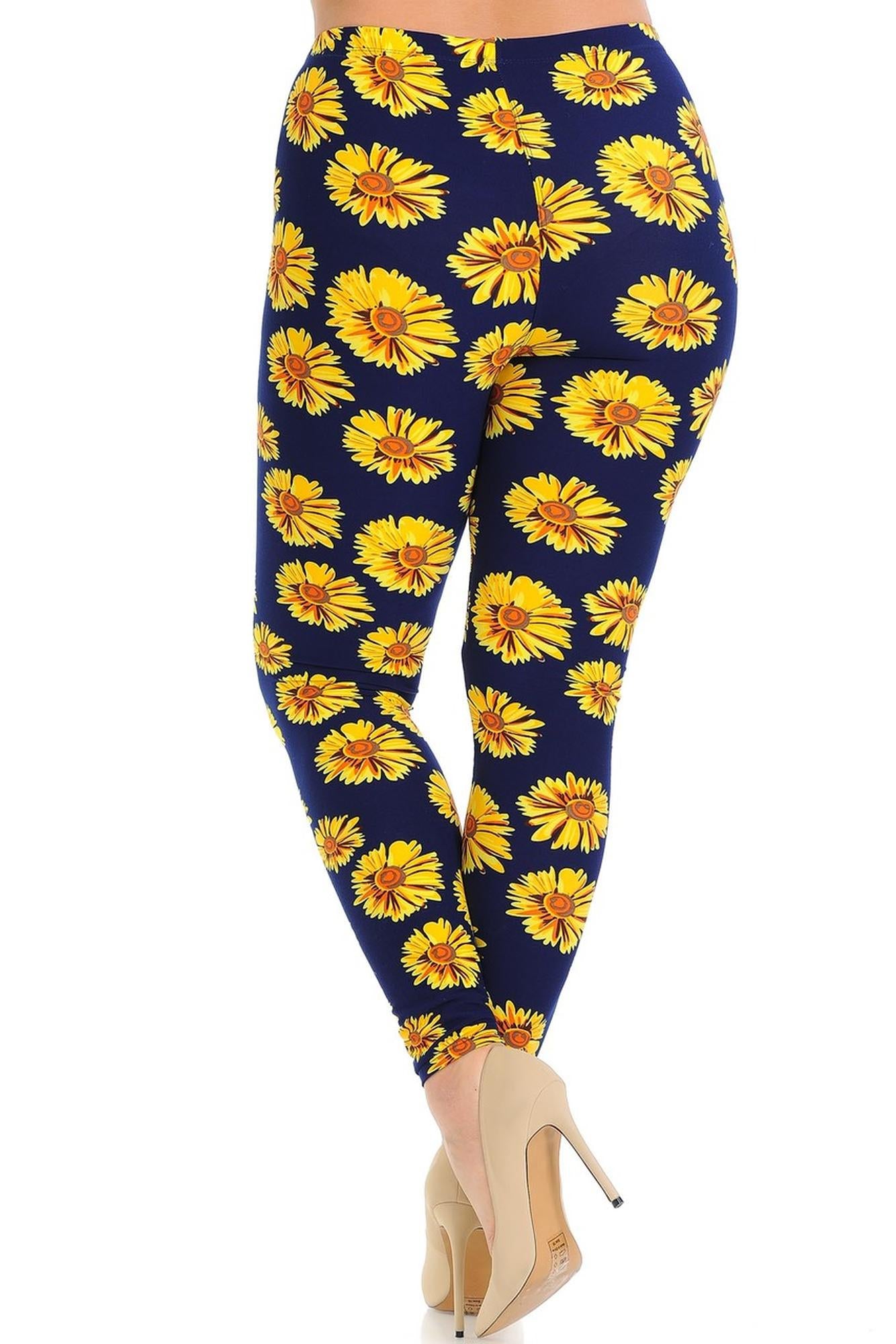 Buttery Soft Summer Daisy Plus Size Leggings (One Size Plus,Yellow)