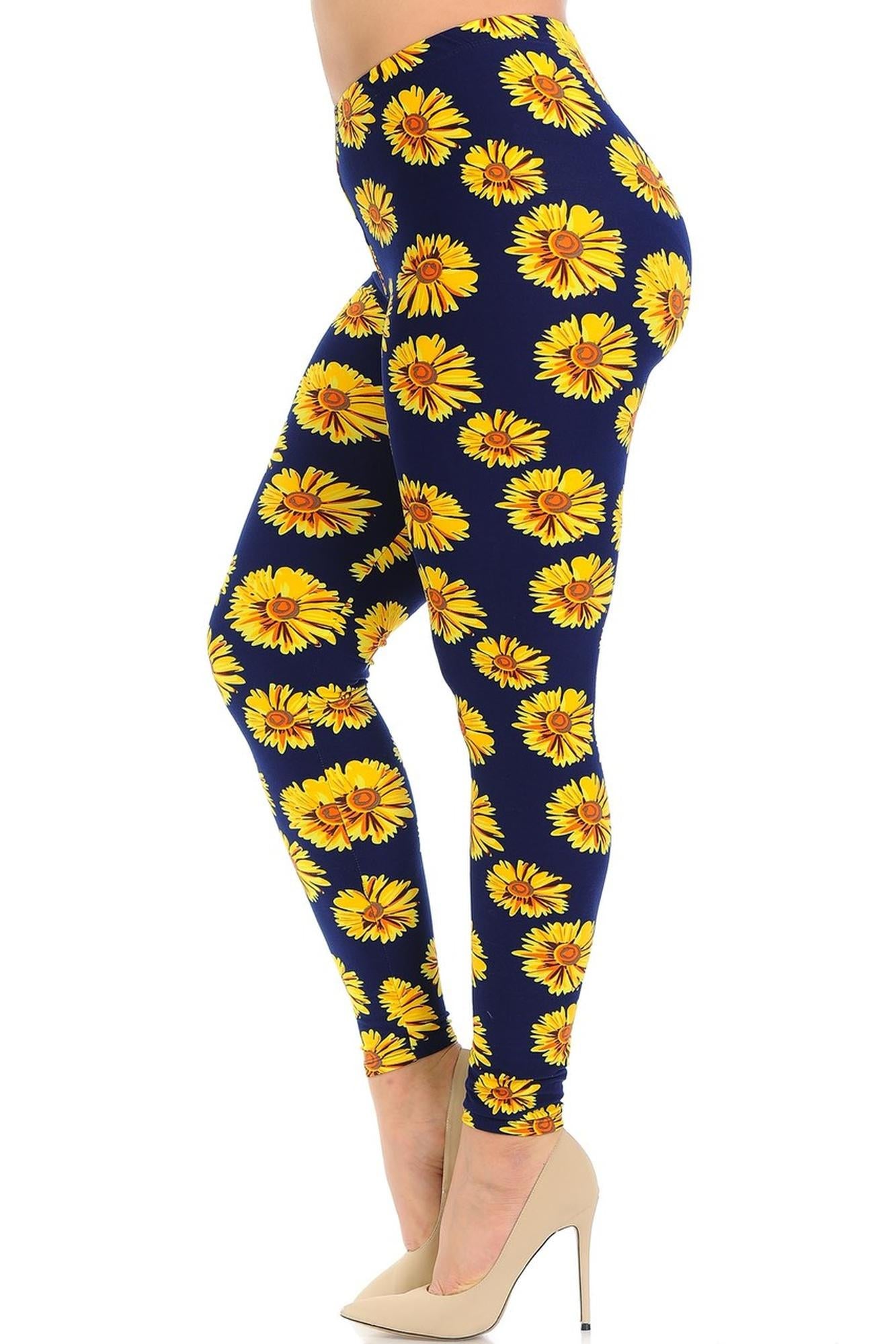 Buttery Soft Summer Daisy Plus Size Leggings (One Size Plus,Yellow)