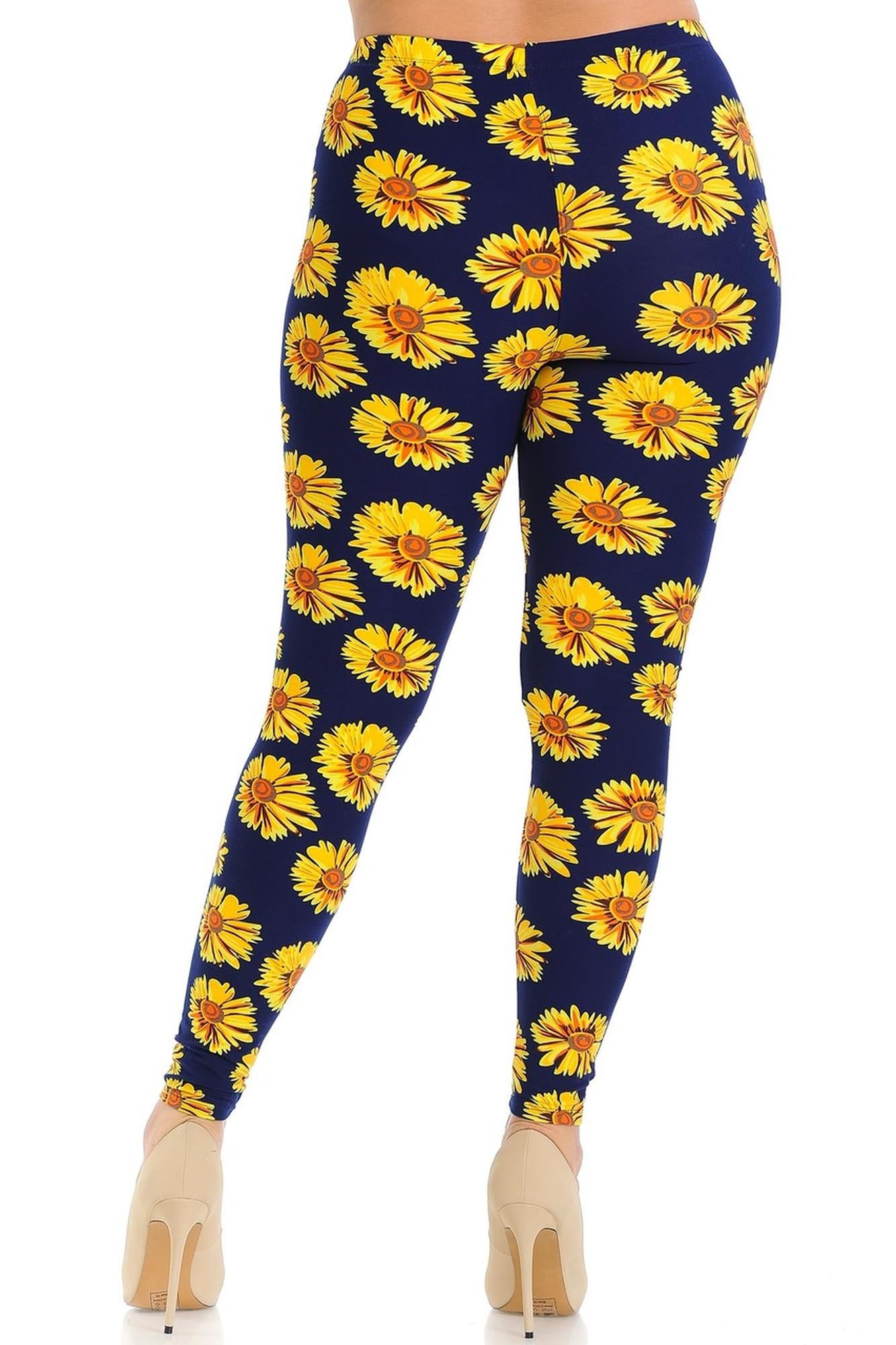 Buttery Soft Summer Daisy Plus Size Leggings (One Size Plus,Yellow)
