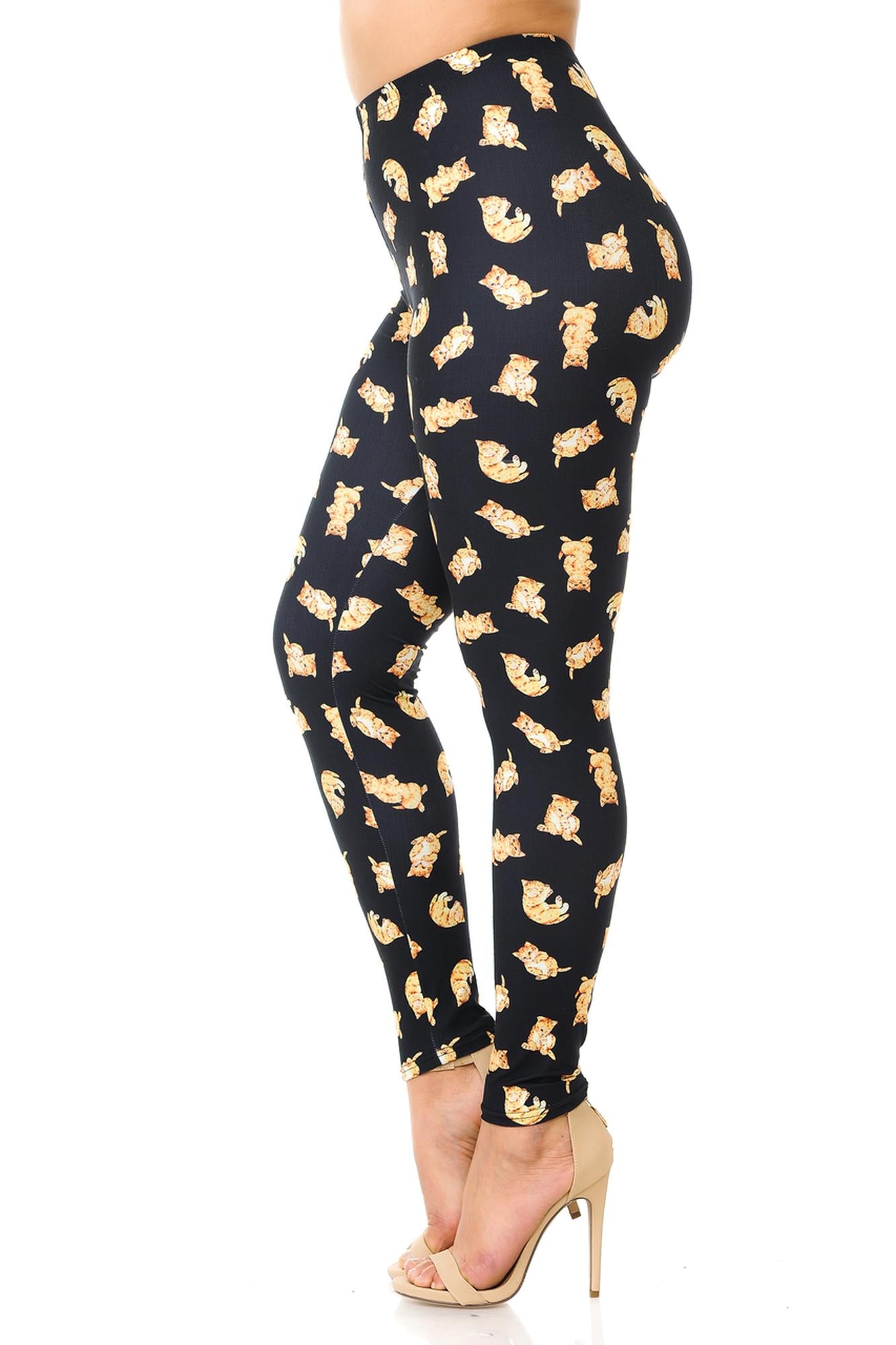 Creamy Soft Playful Kitty Cats Plus Size Leggings (One Size Plus,Black)