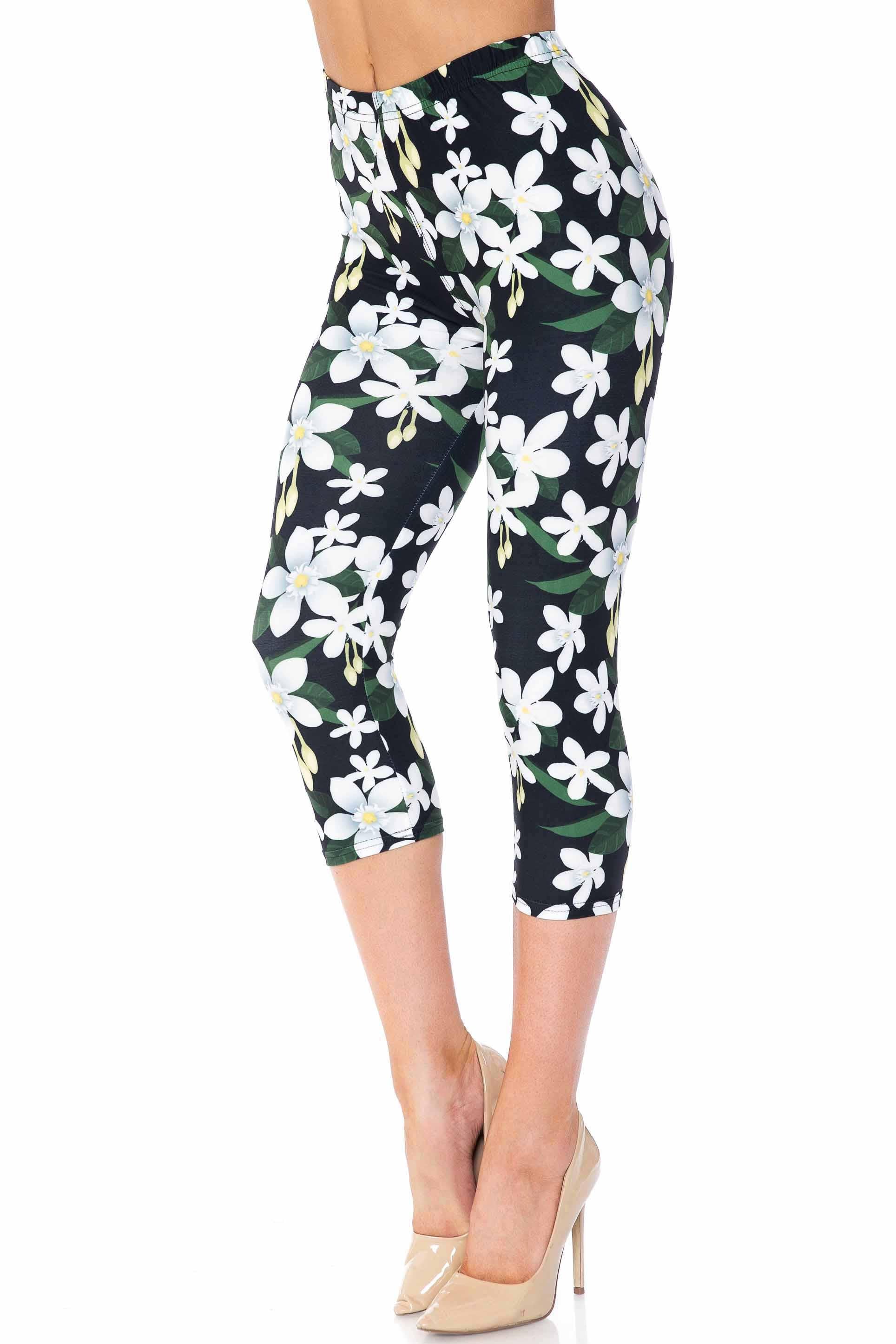 Creamy Soft Daisy Bloom Capris - USA Fashion (One Size Regular,White)