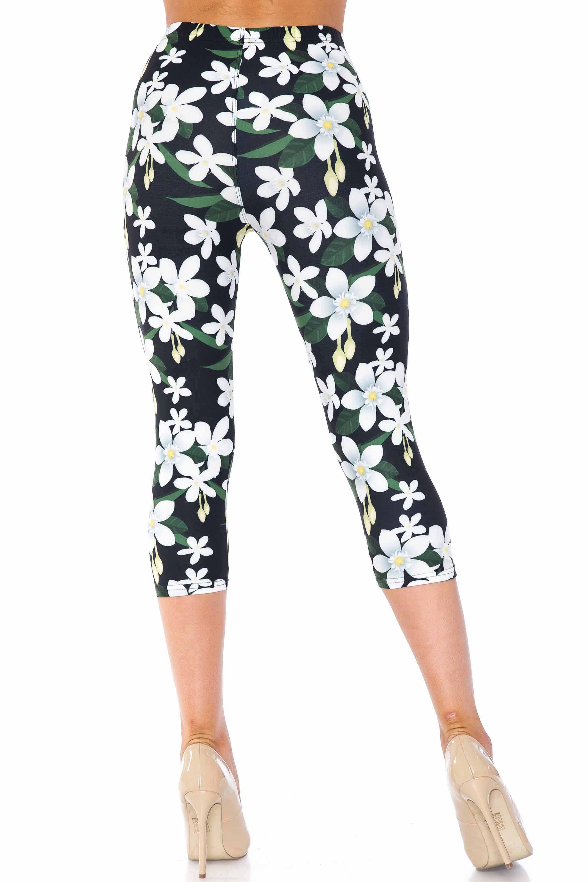 Creamy Soft Daisy Bloom Capris - USA Fashion (One Size Regular,White)