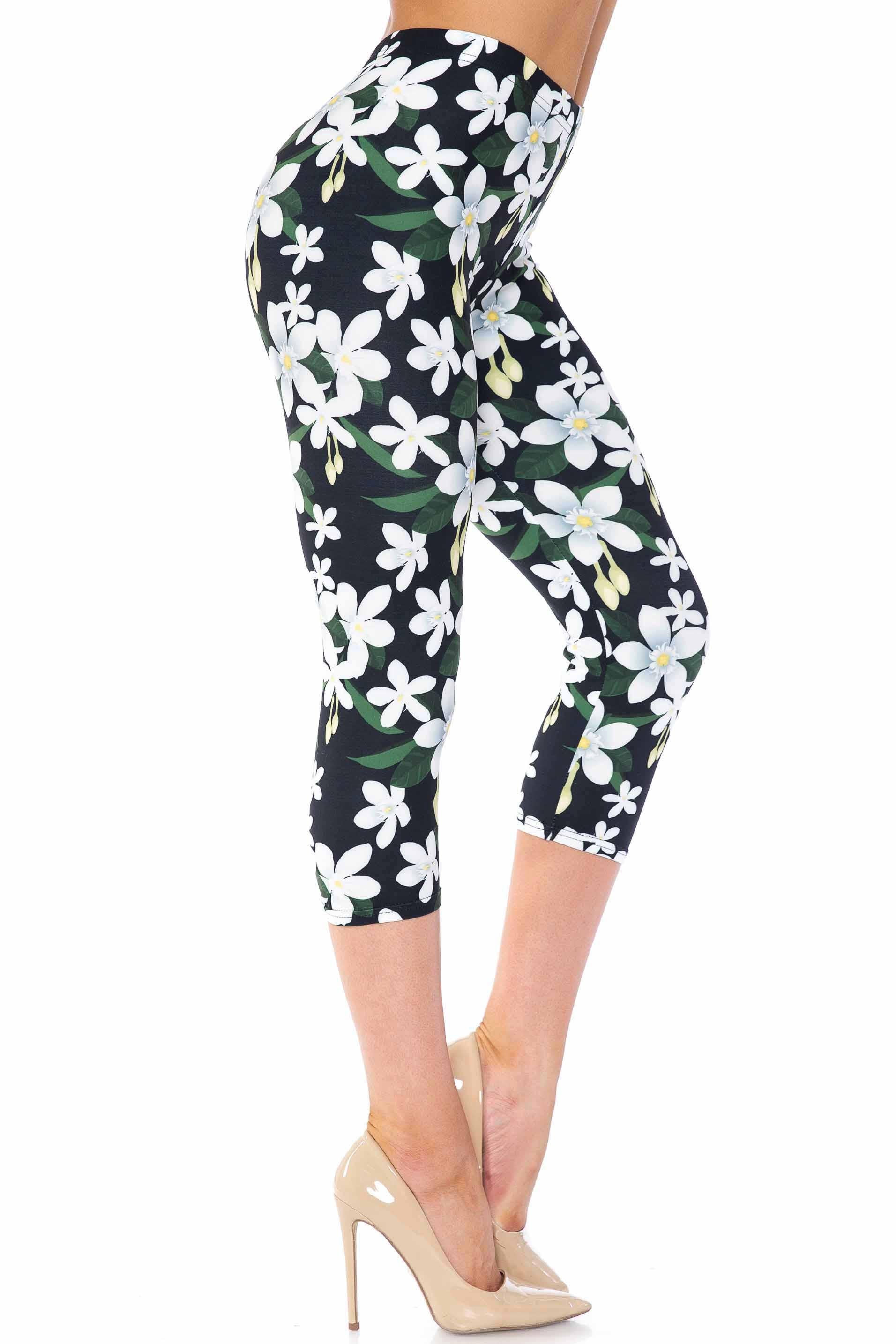 Creamy Soft Daisy Bloom Capris - USA Fashion (One Size Regular,White)