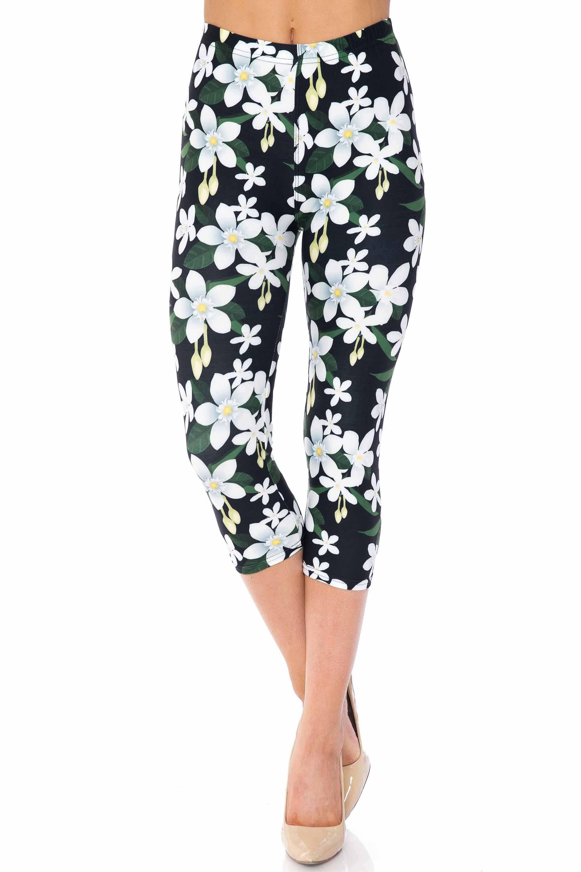 Creamy Soft Daisy Bloom Capris - USA Fashion (One Size Regular,White)