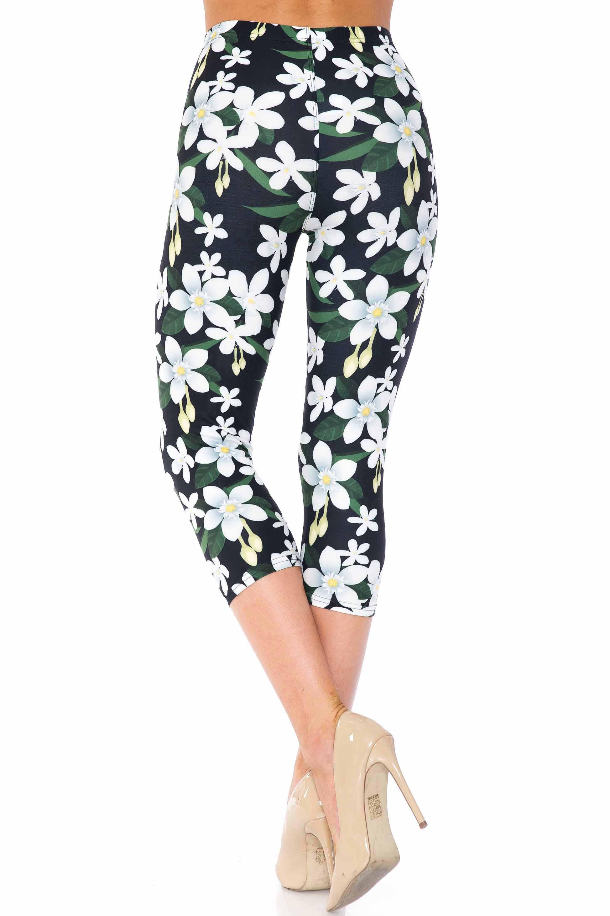 Creamy Soft Daisy Bloom Capris - USA Fashion (One Size Regular,White)