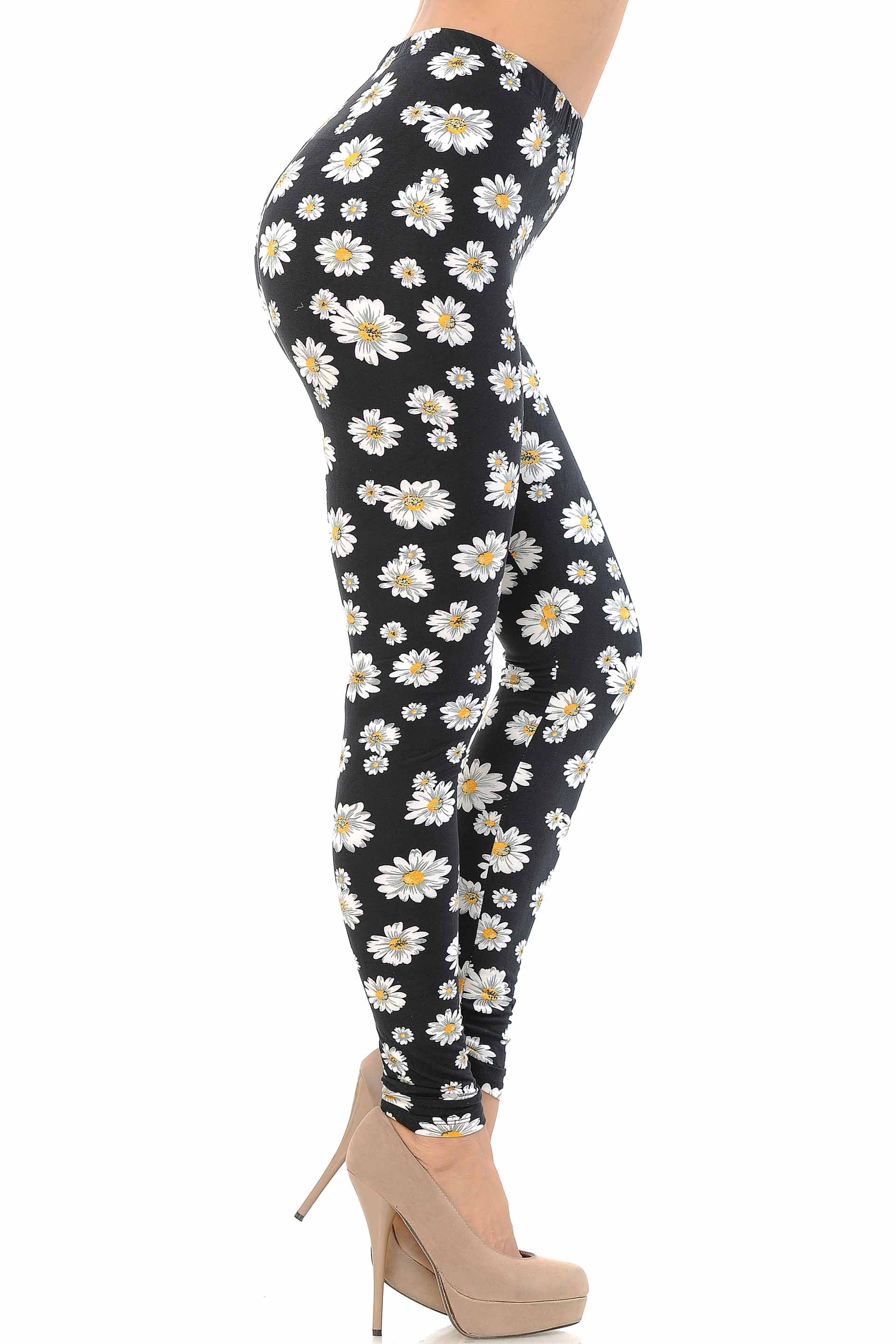 Buttery Soft Daisy Leggings (One Size Regular,Black)