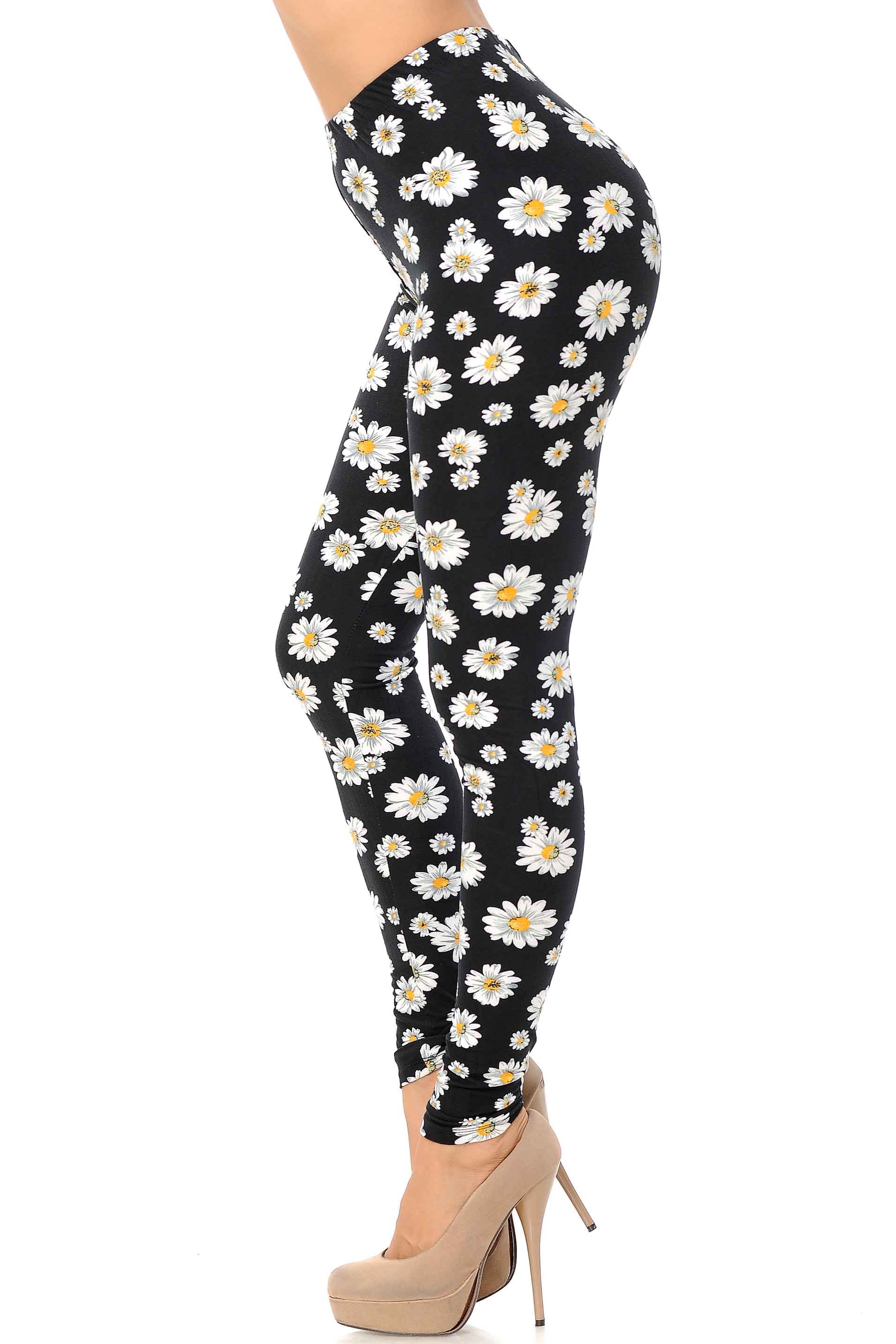 Buttery Soft Daisy Leggings (One Size Regular,Black)