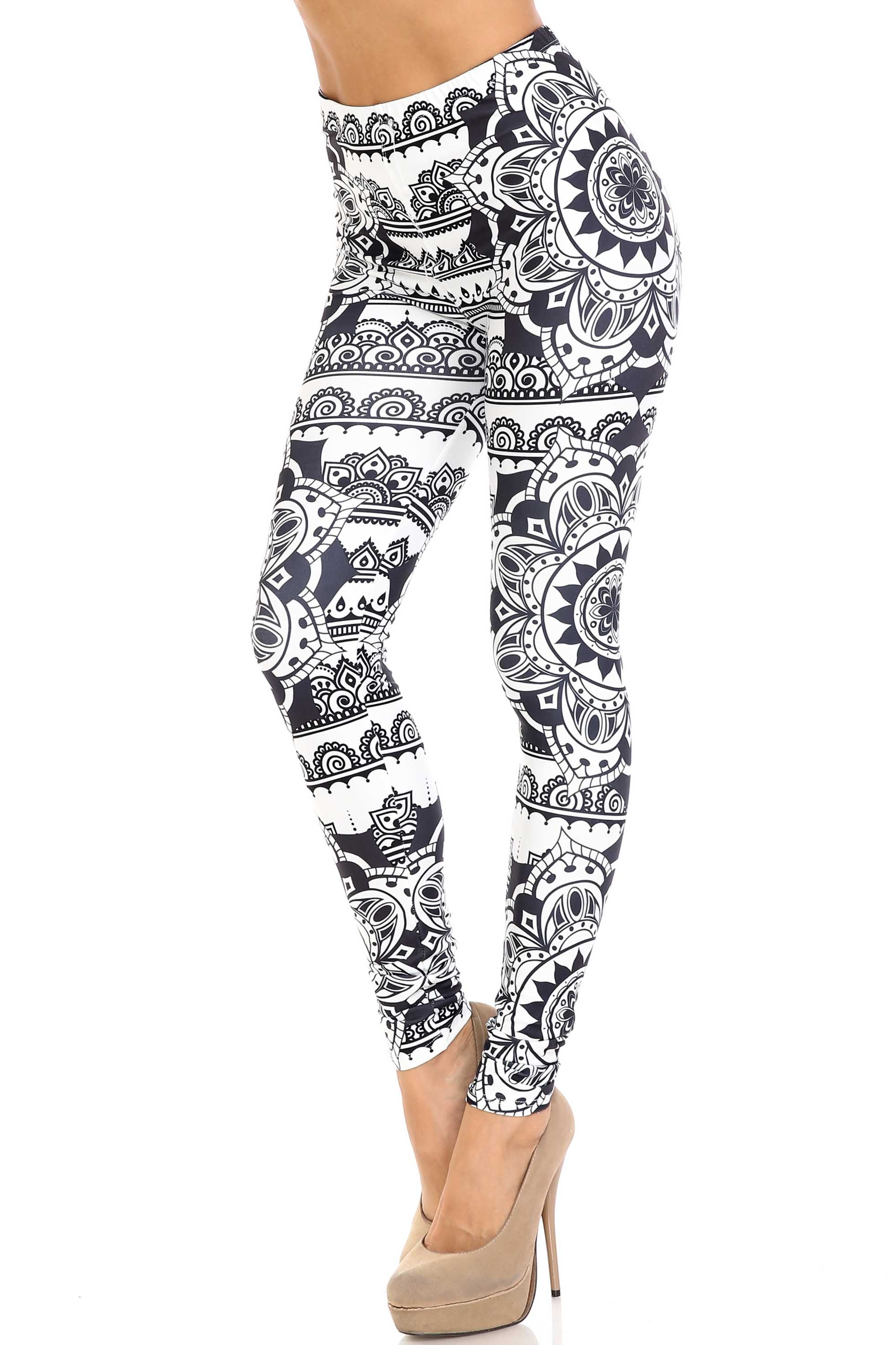 Creamy Soft Monochrome Mandala Leggings - By USA Fashion (One Size Regular,Black)