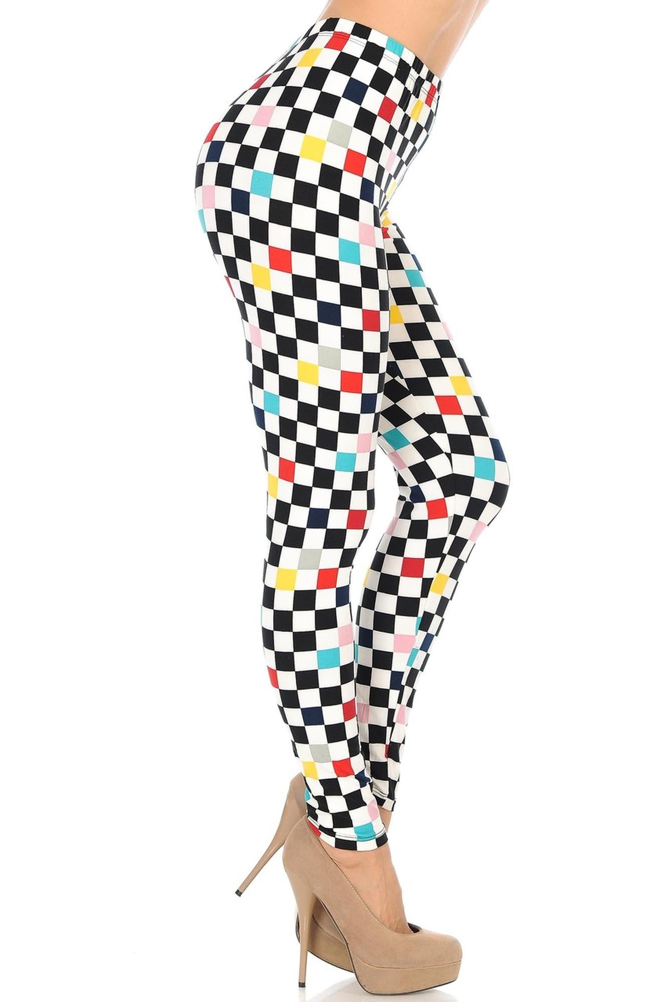 Buttery Soft Color Accent Checkered Plus Size Leggings - 3X-5X (One Size Plus,White)