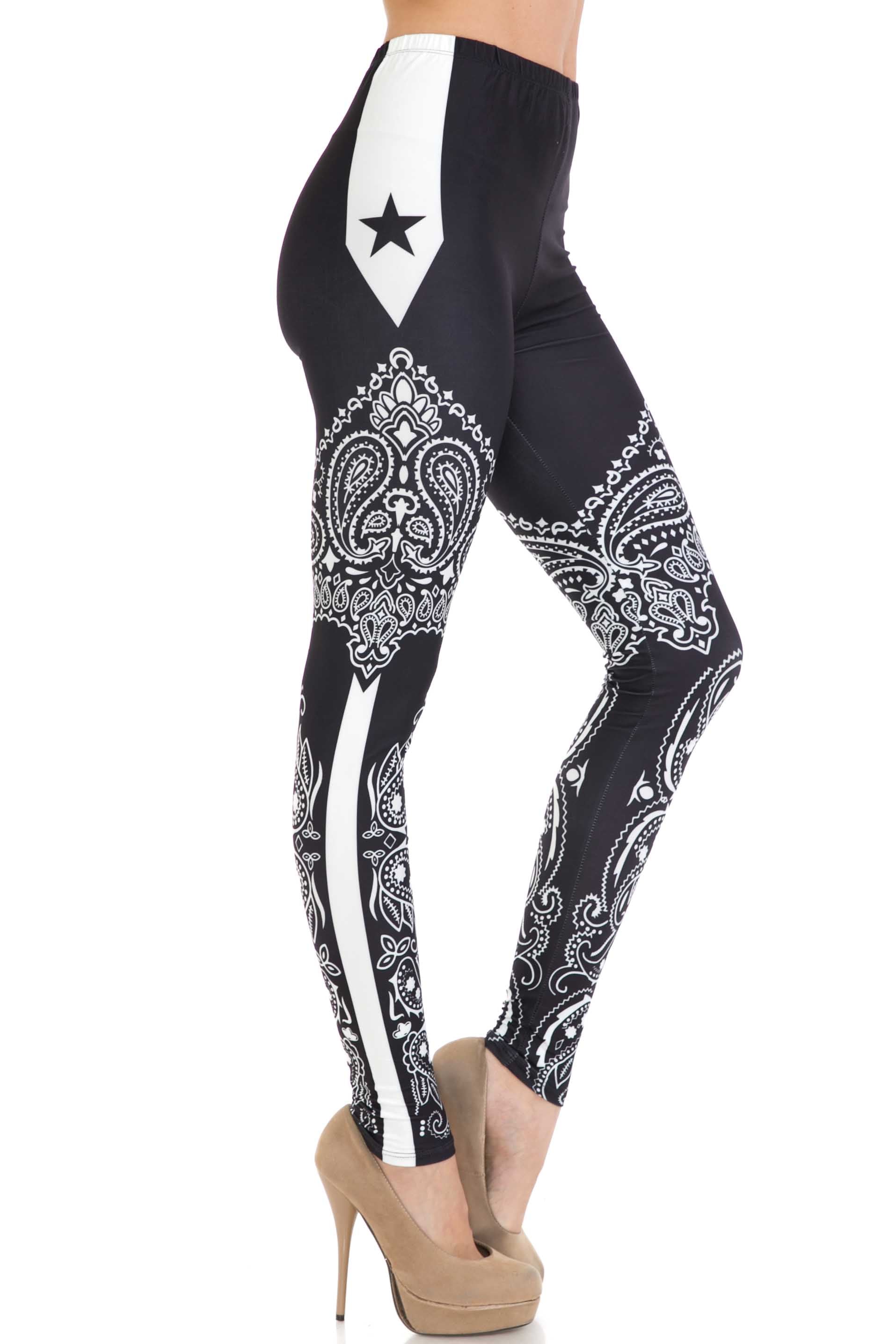 Creamy Soft Bandana Stars Extra Plus Size Leggings - 3X-5X - USA Fashion (XPlus One Size,Black)