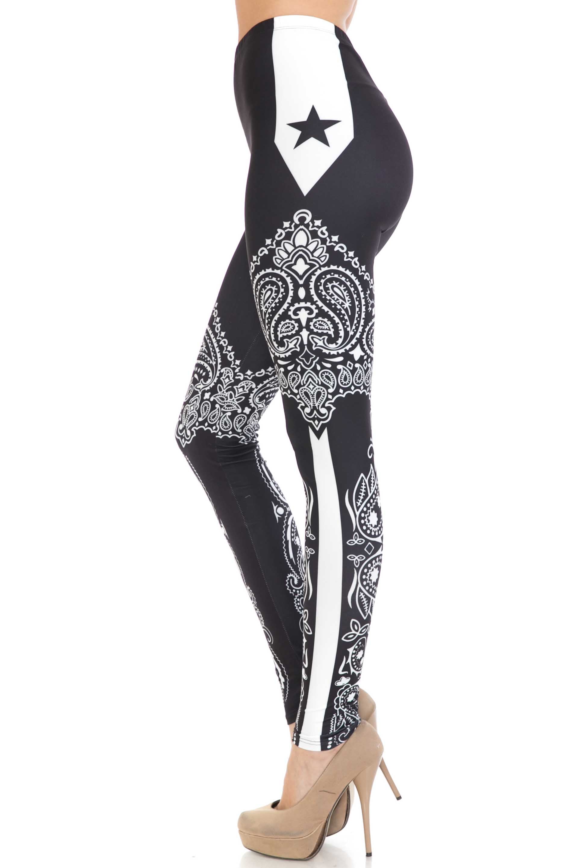 Creamy Soft Bandana Stars Extra Plus Size Leggings - 3X-5X - USA Fashion (XPlus One Size,Black)