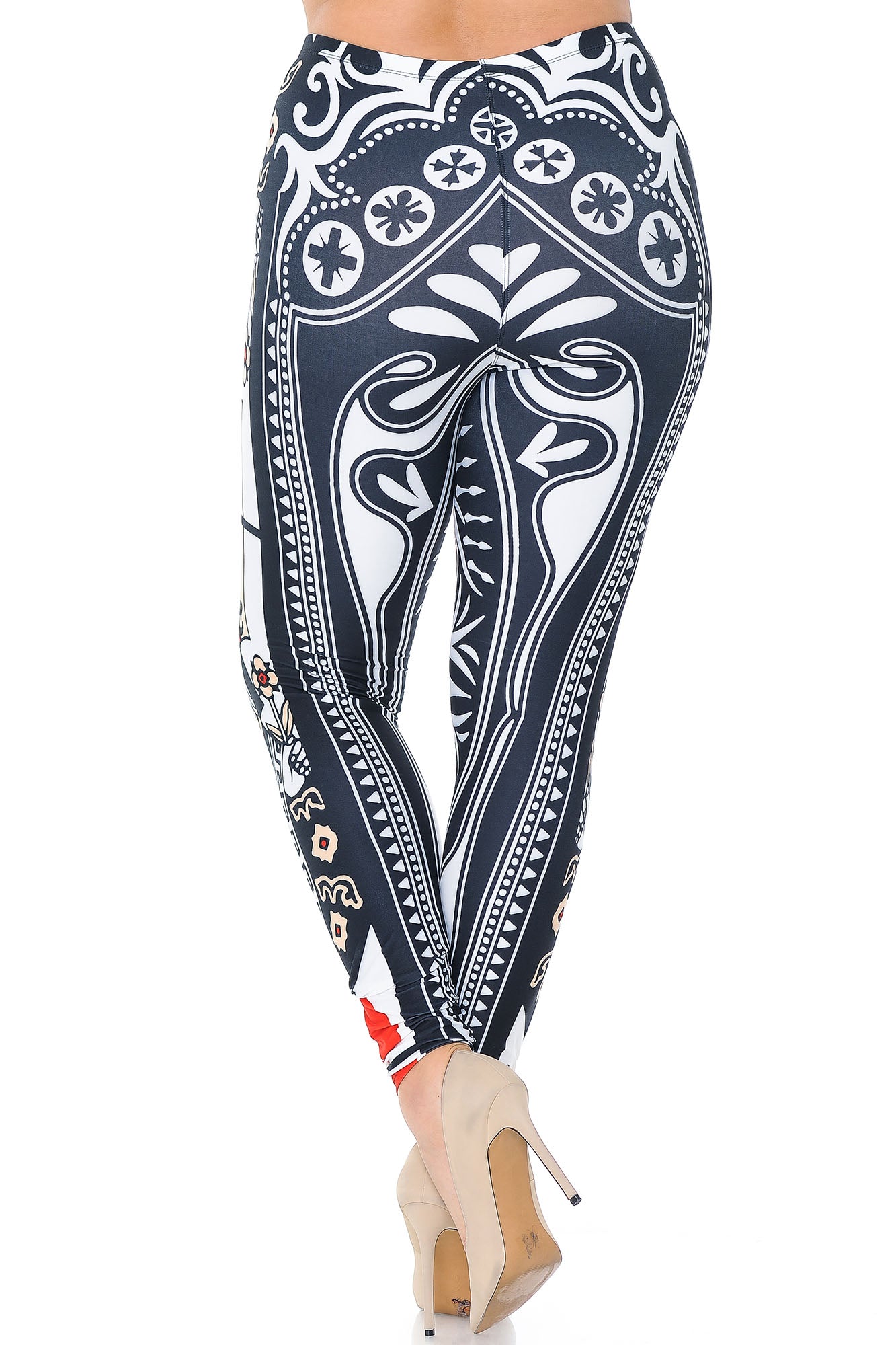 Creamy Soft Queen of Hearts Extra Plus Size Leggings - 3X-5X - USA Fashion (XPlus One Size,Multi Color Bold)