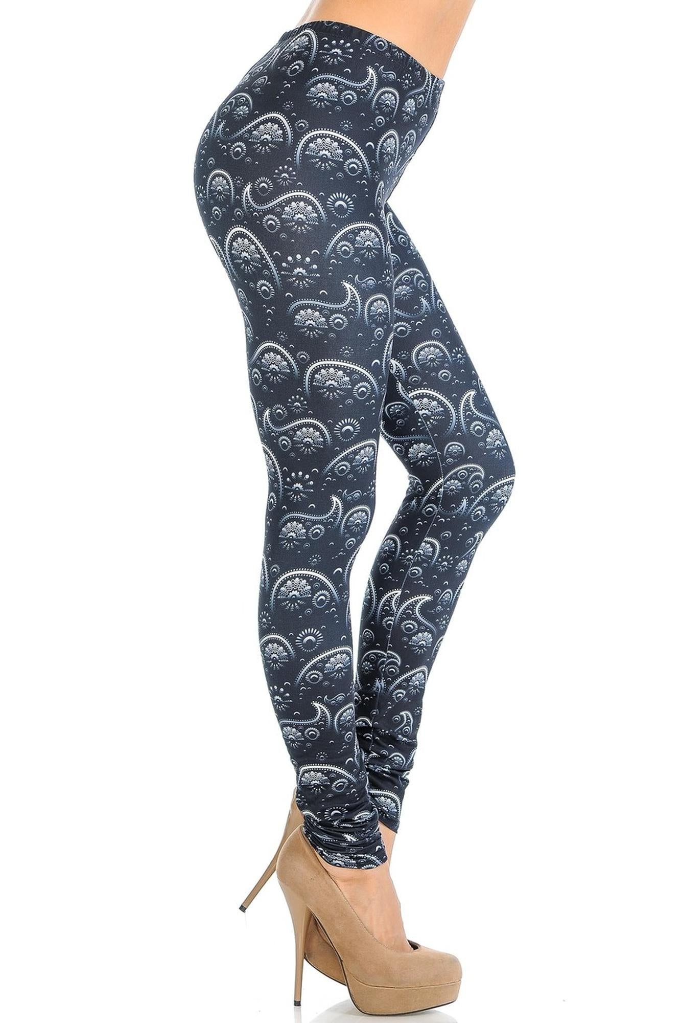 Creamy Soft Fading Paisley Leggings - Signature Collection (One Size Regular,Black)