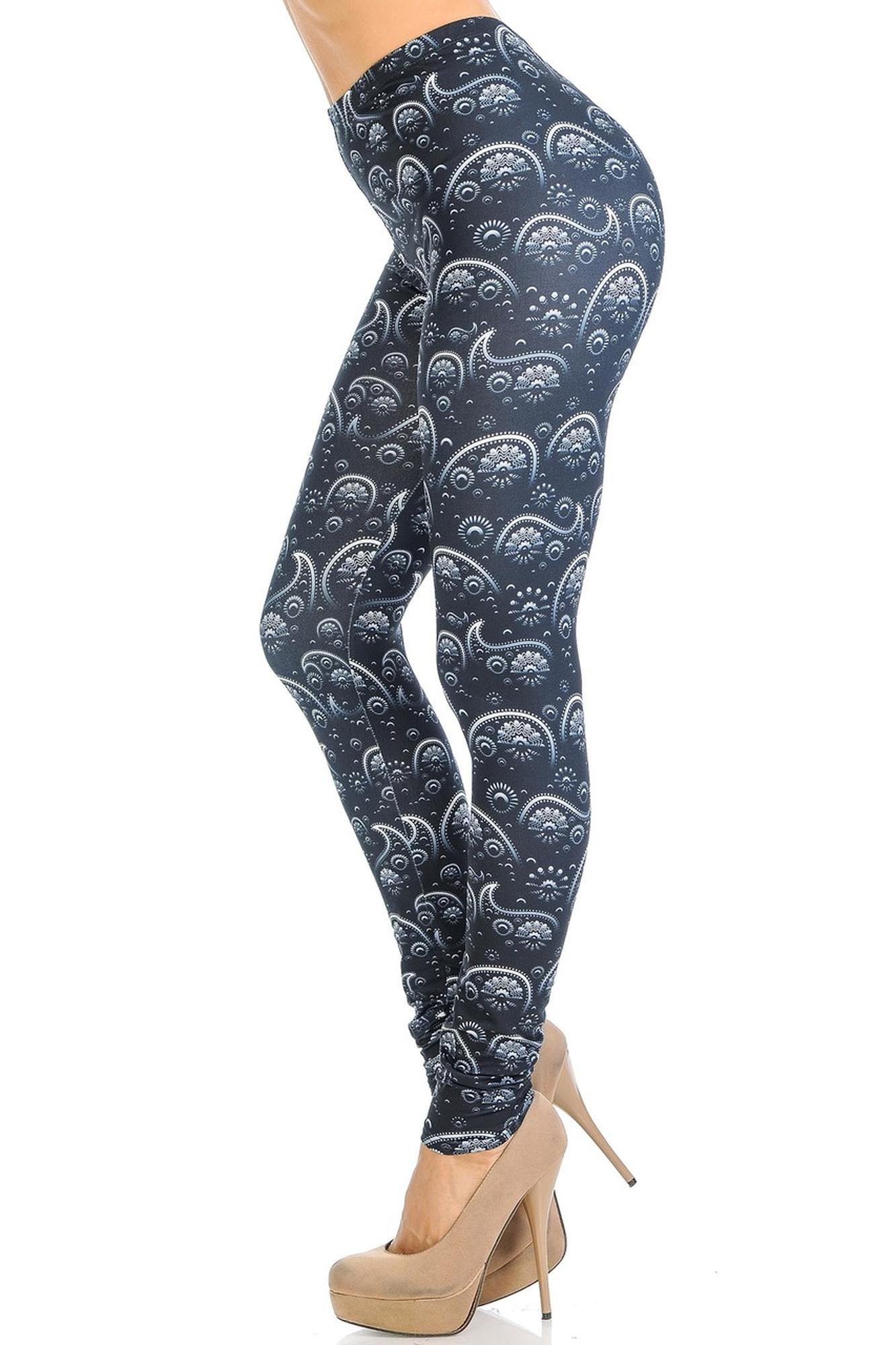 Creamy Soft Fading Paisley Leggings - Signature Collection (One Size Regular,Black)