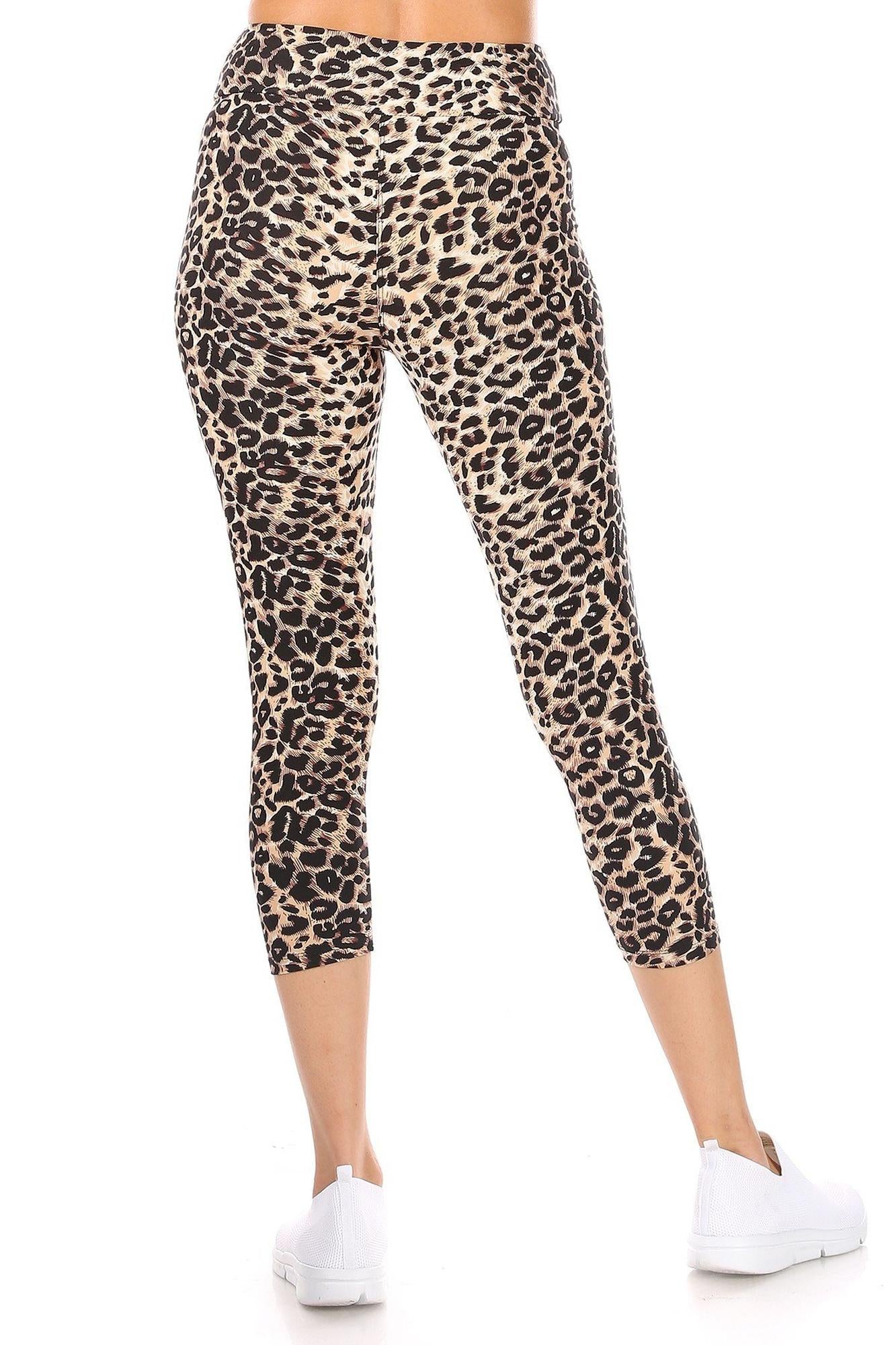 Buttery Soft Feral Cheetah High Waisted Capris (One Size Regular,Brown)