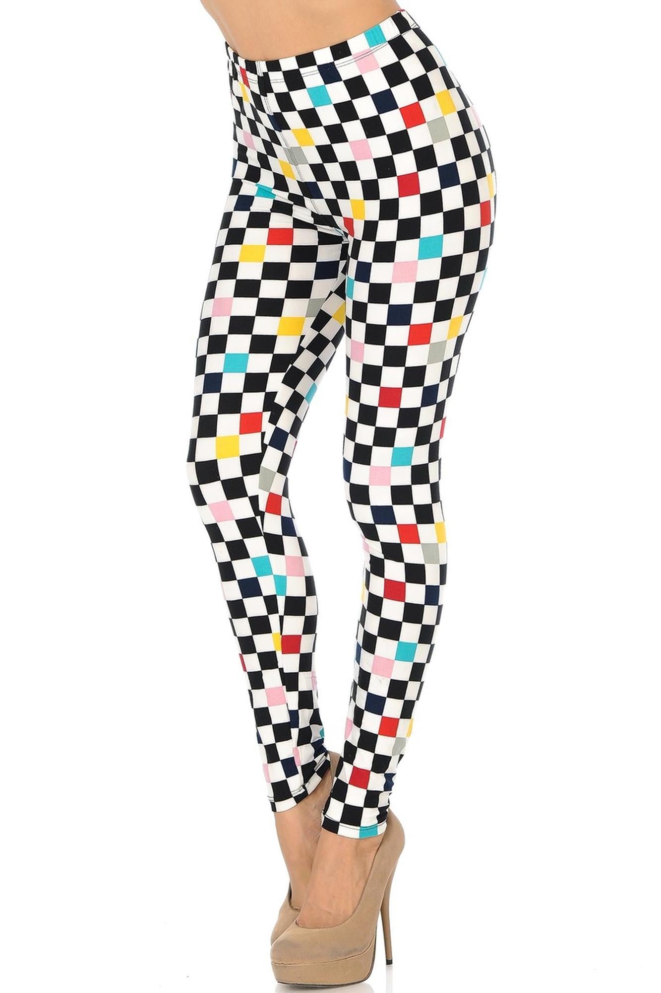 Buttery Soft Color Accent Checkered Plus Size Leggings (One Size Plus,White)