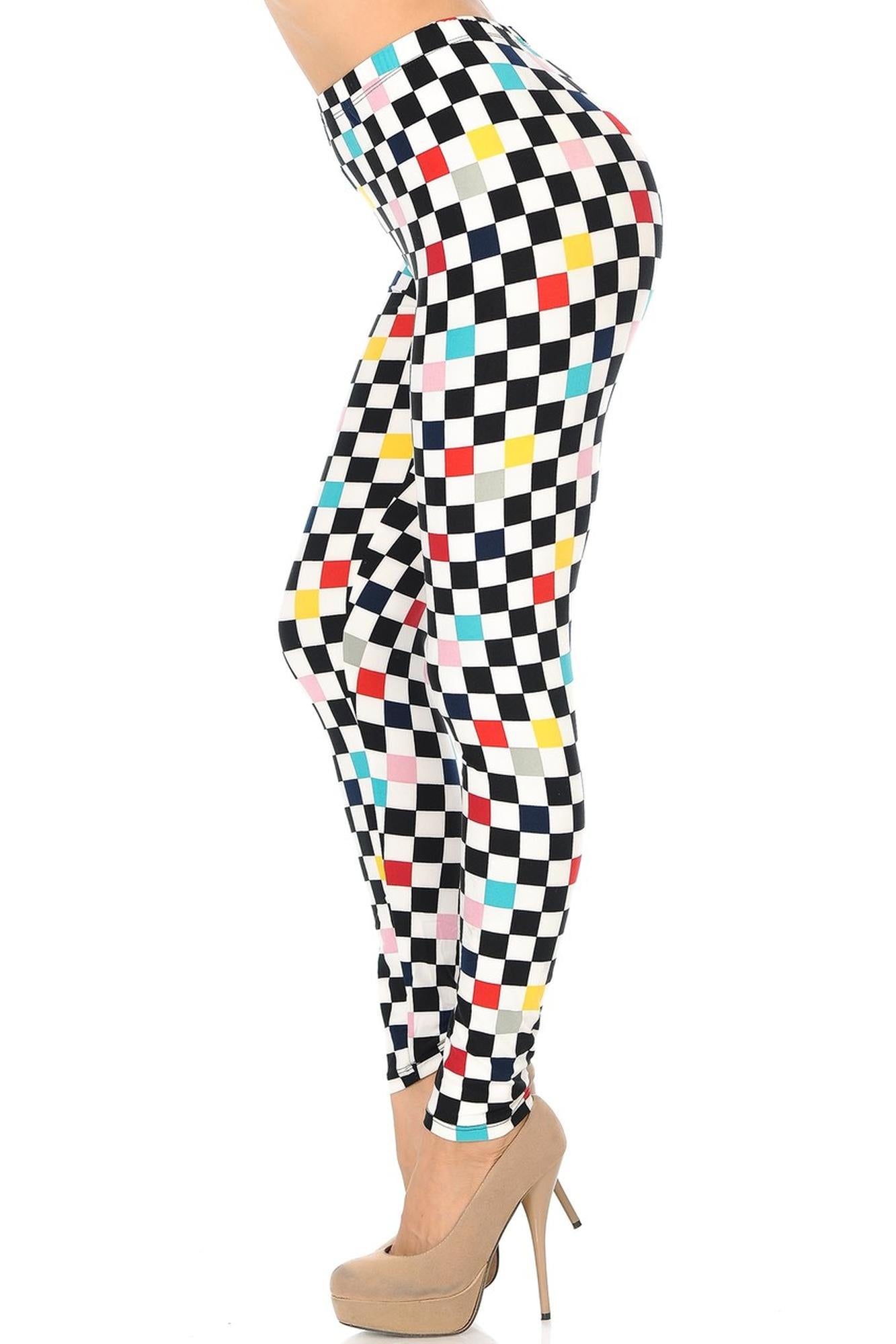 Buttery Soft Color Accent Checkered Plus Size Leggings (One Size Plus,White)