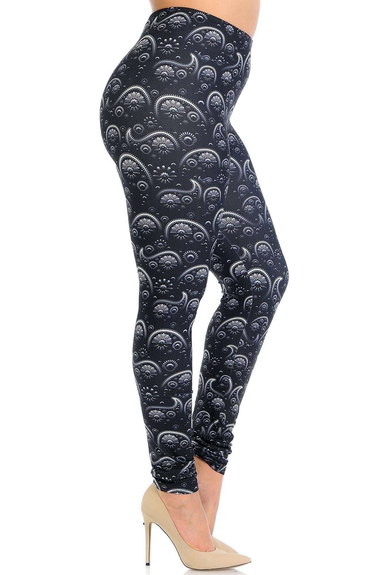 Creamy Soft Fading Paisley Plus Size Leggings - Signature Collection (One Size Plus,Black)