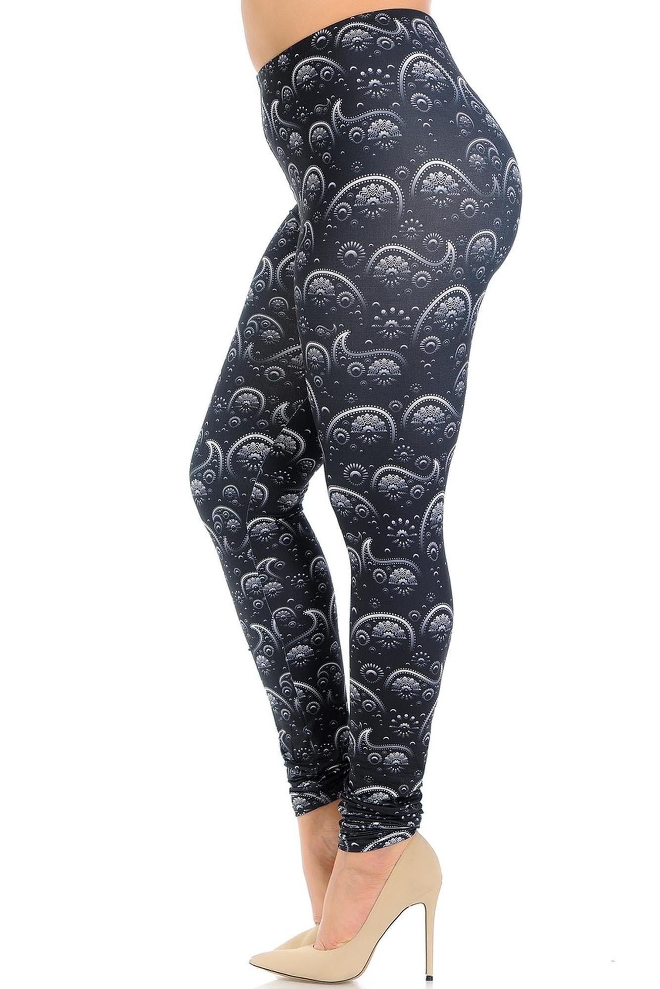 Creamy Soft Fading Paisley Plus Size Leggings - Signature Collection (One Size Plus,Black)