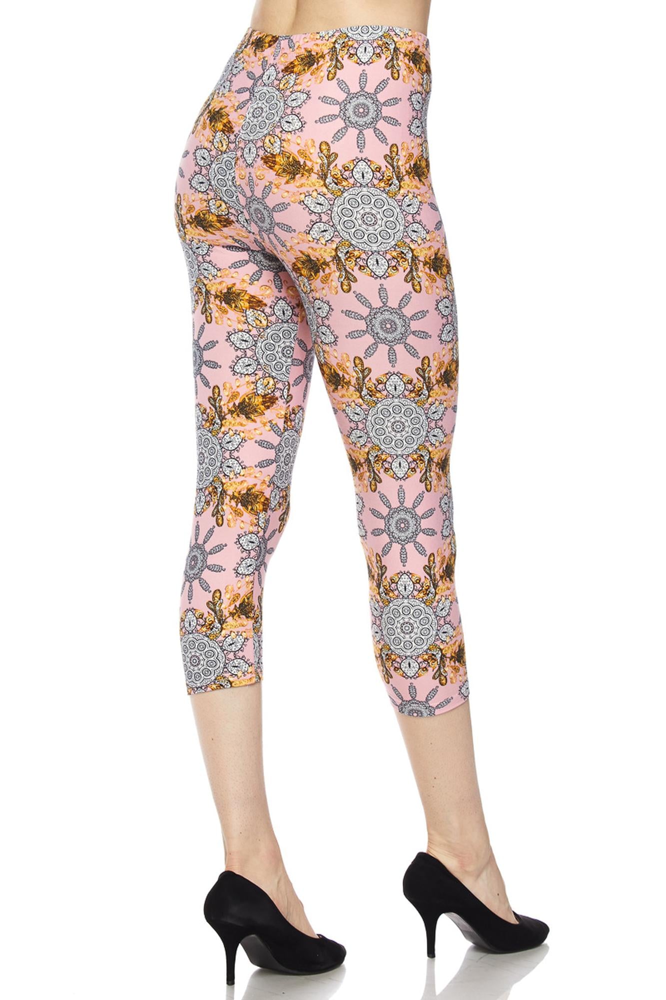 Buttery Soft Gorgeous Pink Motif Capris (One Size Regular,Pink)