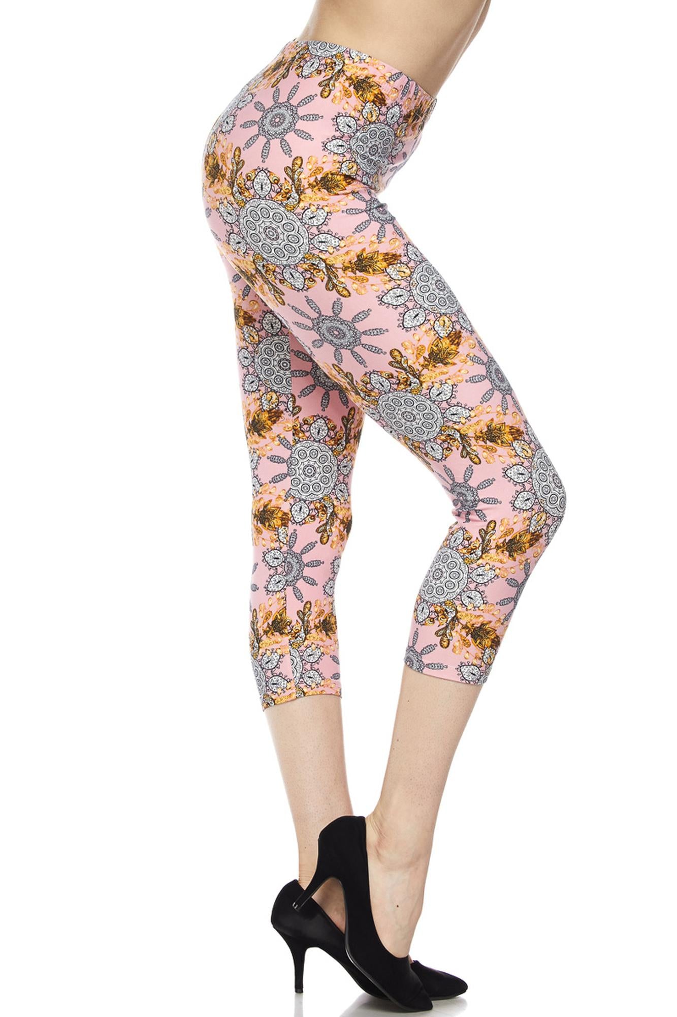 Buttery Soft Gorgeous Pink Motif Capris (One Size Regular,Pink)