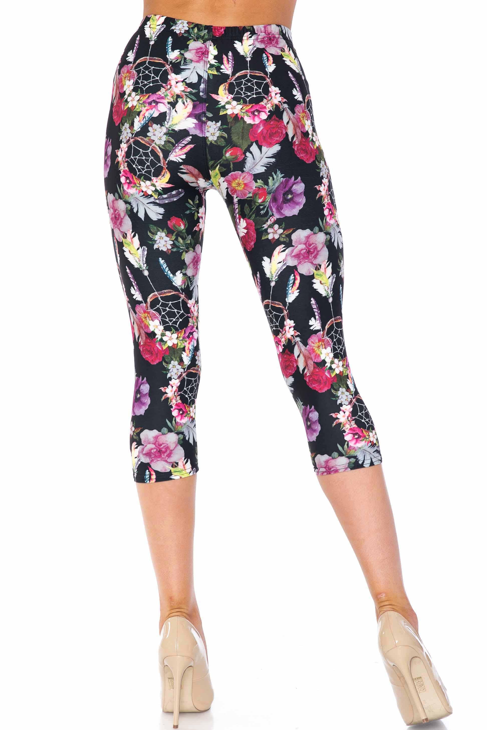 Creamy Soft Floral Dreamcatcher Extra Plus Size Capris - 3X-5X - USA Fashion (XPlus One Size,Black)